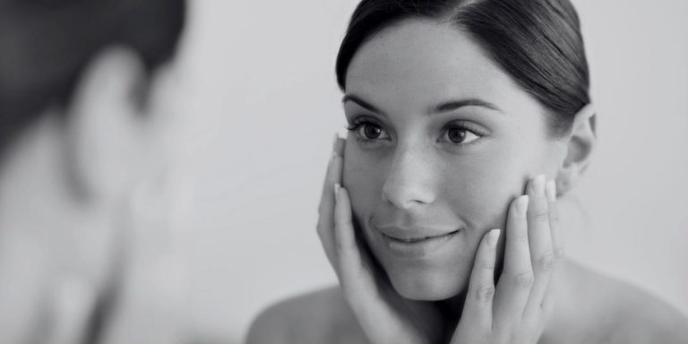 Leia mais sobre o artigo Dia da mulher: principais cuidados para garantir uma pele bonita e saudável